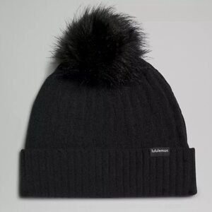 NWT Lululemon Cable-Knit Pom-Pom Beanie Black